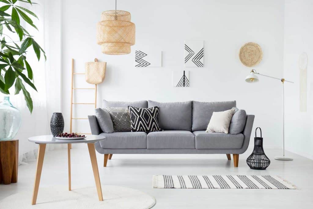 Homey Vibe in a Black and White | Article by HomeDecorBliss.com
