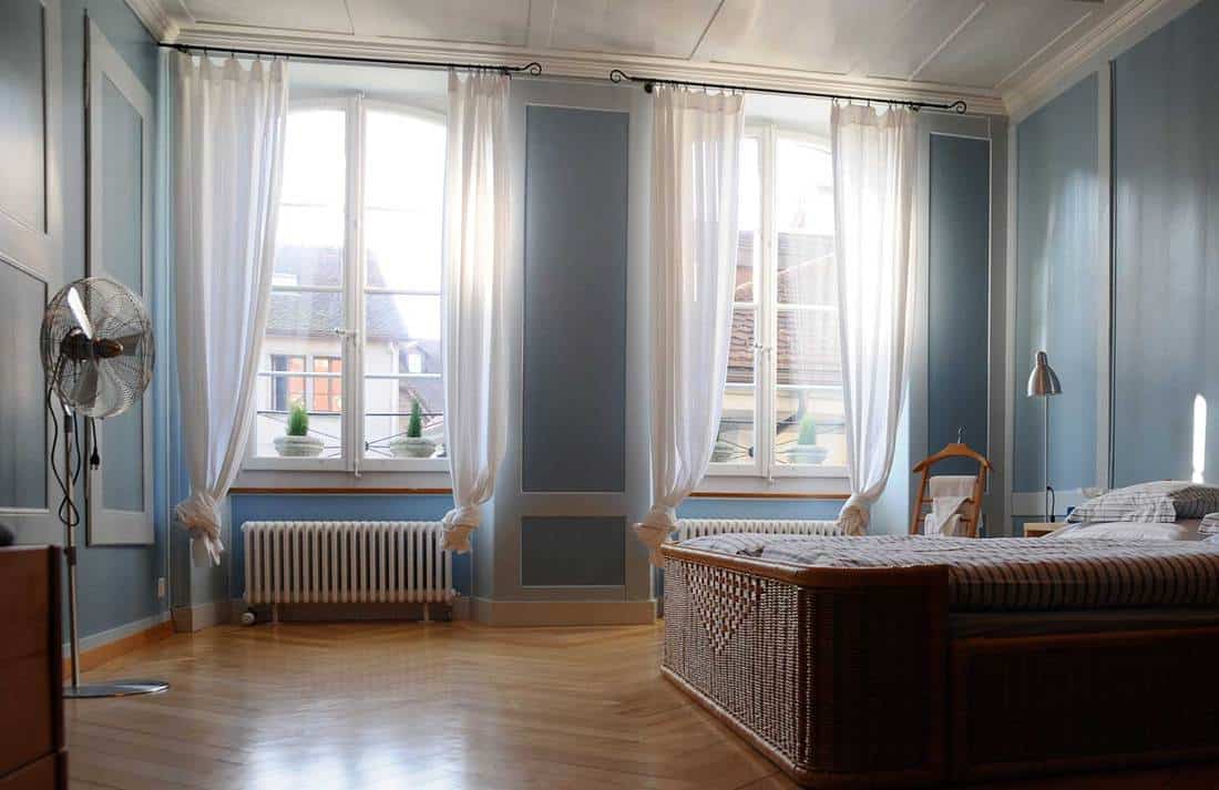 What Curtains Go With Blue Walls? [15 Options Explored ...
