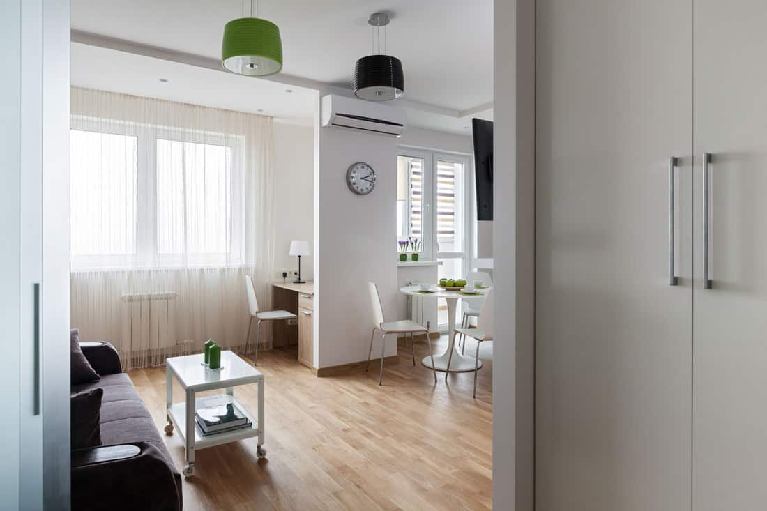 Interieur van een nieuw modern appartement in Scandinavische stijl