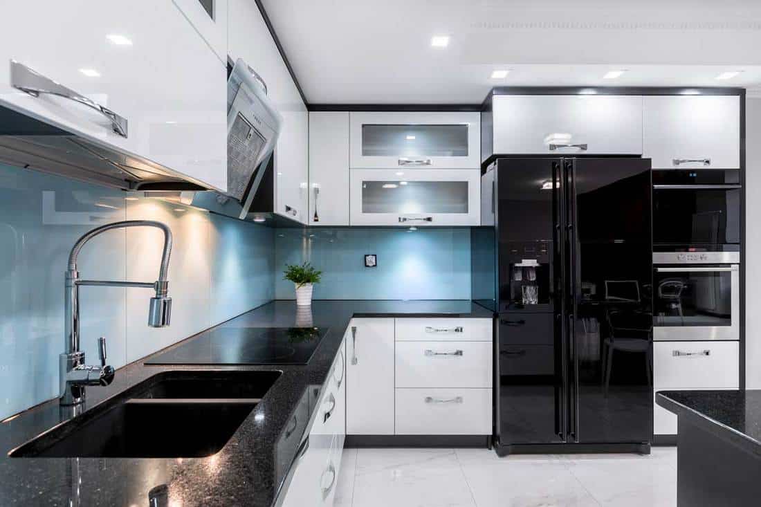 Modern and elegant kitchen with black and white furniture