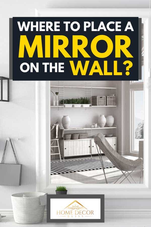 Hall d'entrée scandinave avec miroir reflétant le salon lumineux d'une maison blanche et grise, où placer un miroir sur le mur ?