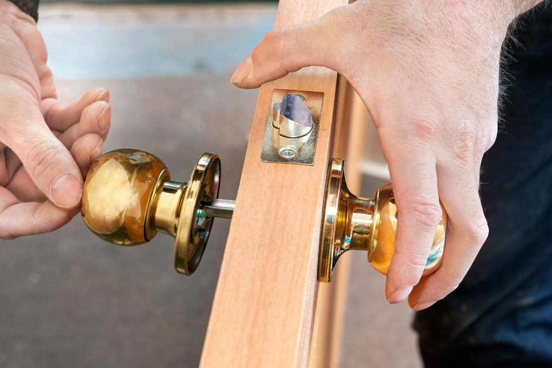 worker Installs door knob, How Much Does A Door Knob Cost?