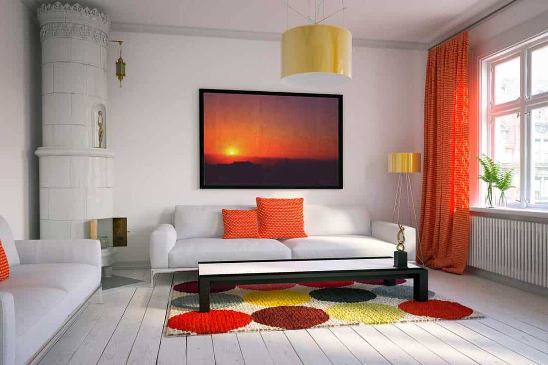 Design d'intérieur confortable de style scandinave avec des rideaux orange, comment choisir des rideaux pour votre salon