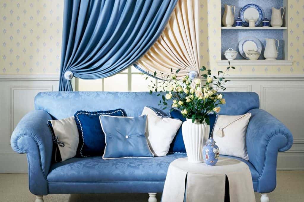 Blue Curtain Ideas For The Living Room, What Color Curtains With Blue Sofa