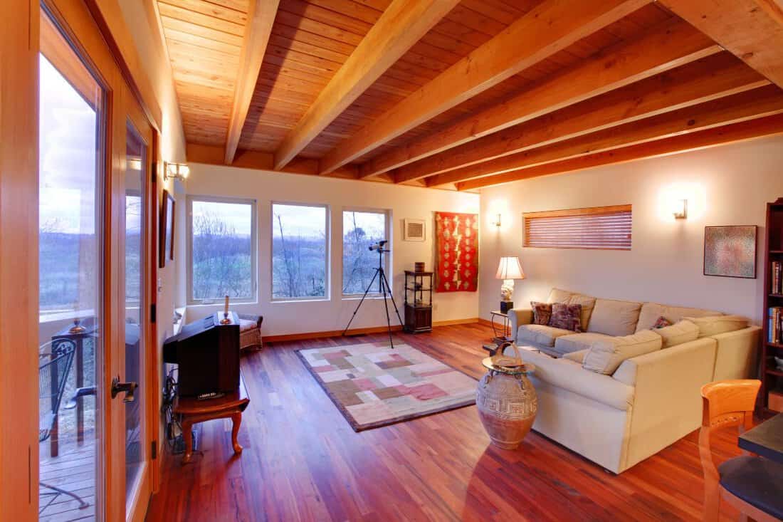 MOdern luxury living room with nice cherry hardwood floor in Seattle
