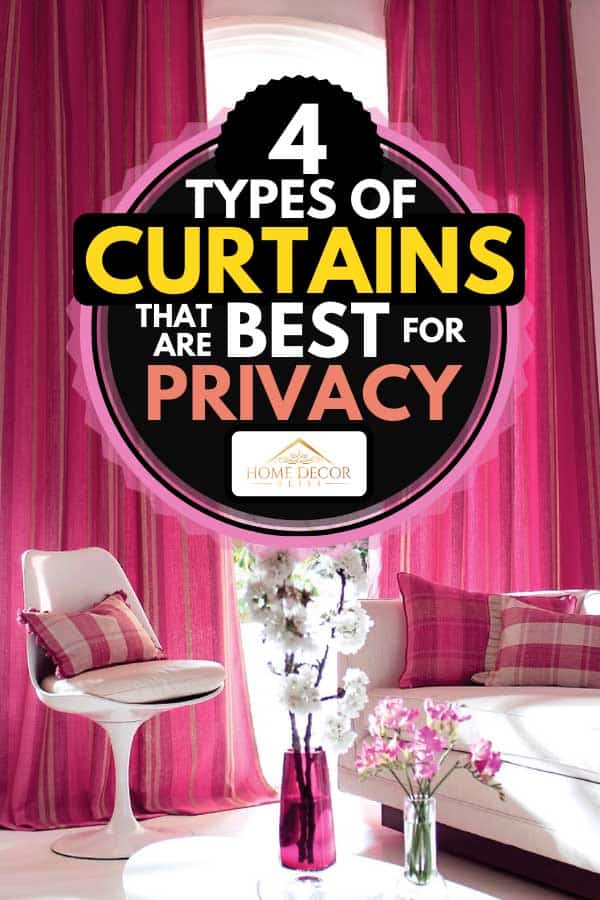 Salon moderne avec canapé et rideaux roses, 4 types de rideaux qui sont les meilleurs pour l'intimité