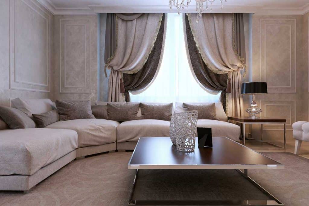 Salon de style classique avec canapé d'angle confortable