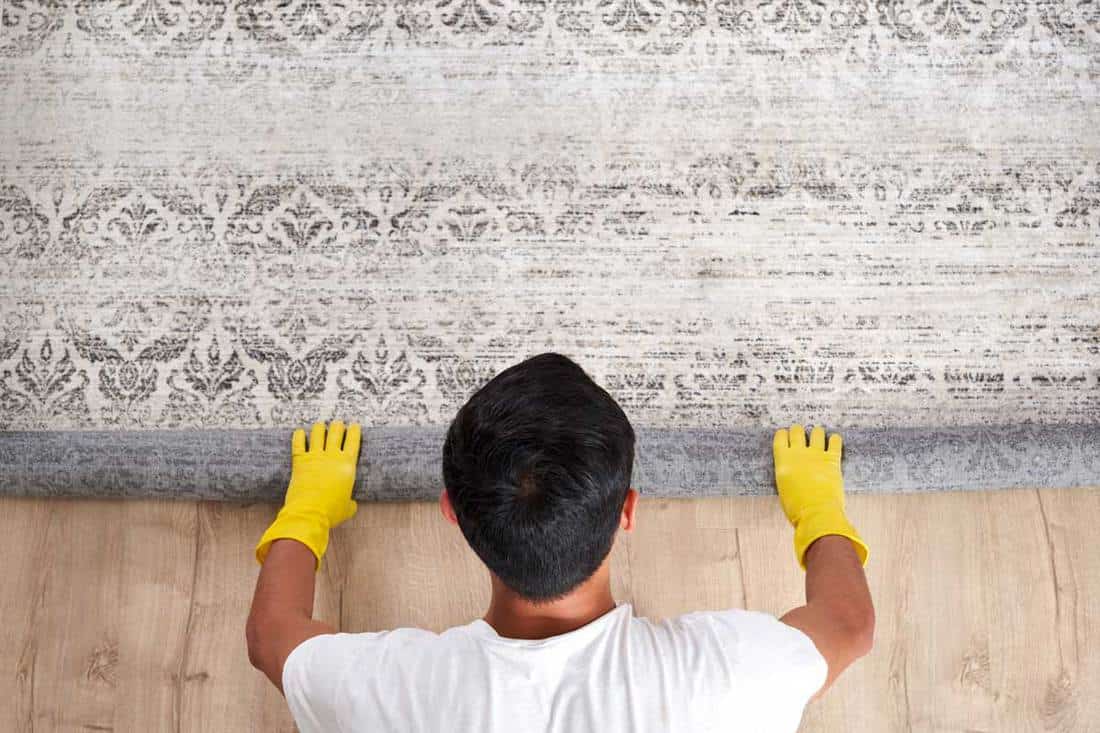 Should Carpet Tiles Be Glued Down? - Home Decor Bliss