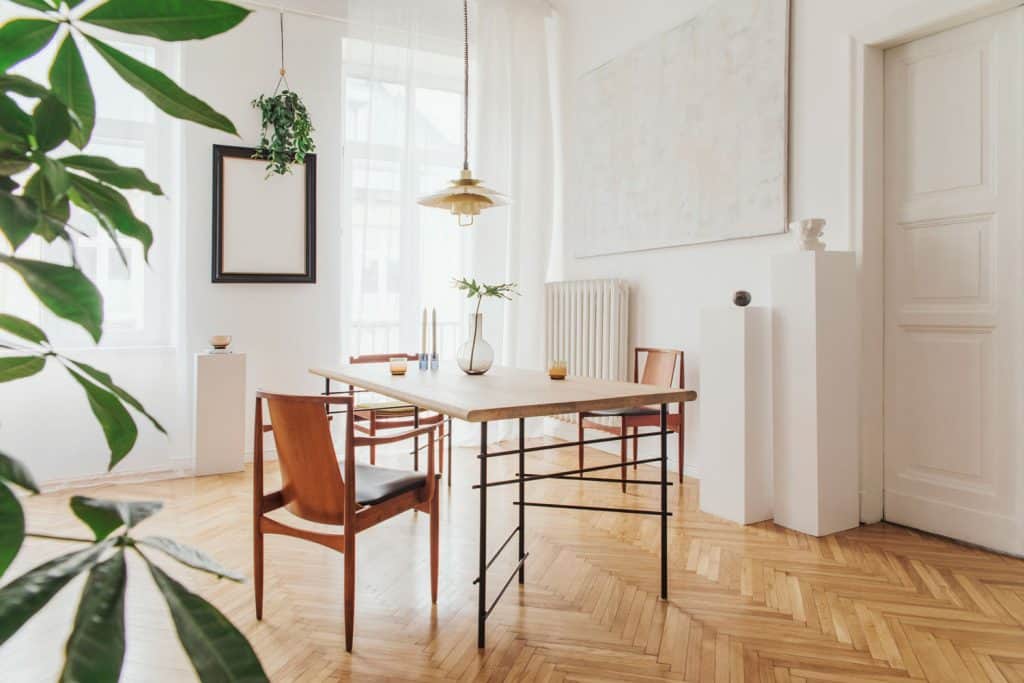 Intérieur de salle à manger élégant et moderne avec des meubles design, où placer la table à manger dans votre maison ? [3 Options]