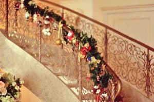 Read more about the article How to Hang Garland on a Staircase [3 Easy Ways]