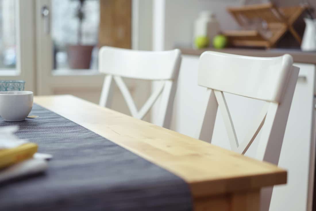 two empty chairs at a dining table, 6 dining table alternatives