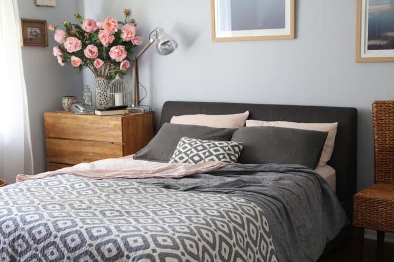 on trend bedroom in greys and pinks bedsheets, 15 Awesome Bed Sheet Color Combinations