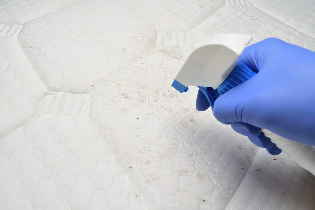 Cleaning a mattress fabric with a foam stain remover