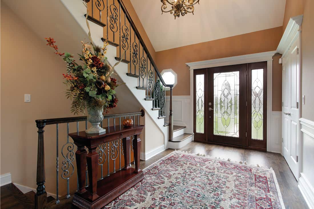 Foyer with leaded glass doors, big and wide foyer