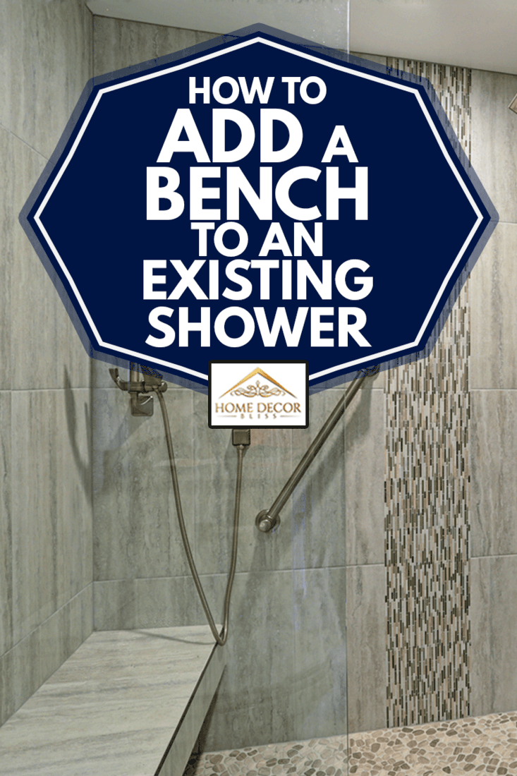 La conception contemporaine de la salle de bain comprend une magnifique douche à l'italienne avec des étagères encastrées carrelées, un banc intégré et une bande verticale en mosaïque de verre. Comment ajouter un banc à une douche existante