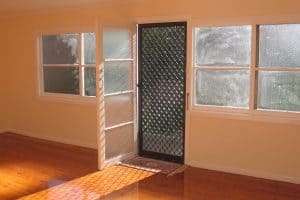 Read more about the article How To Clean A Screen Door