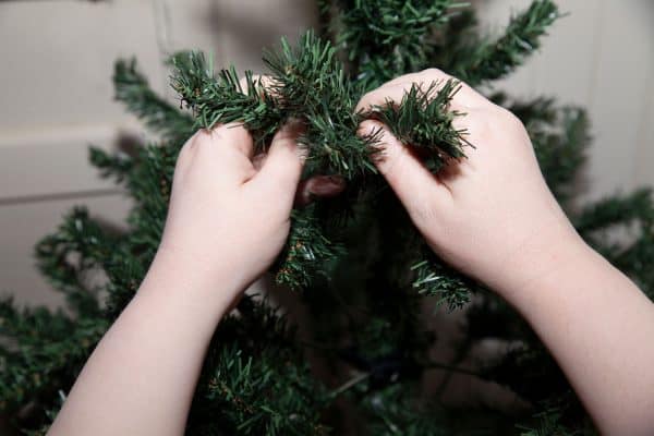 Read more about the article How To Fluff A Christmas Tree