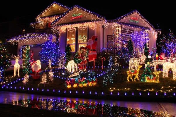 Read more about the article How To Hang Christmas Lights Around Garage Door