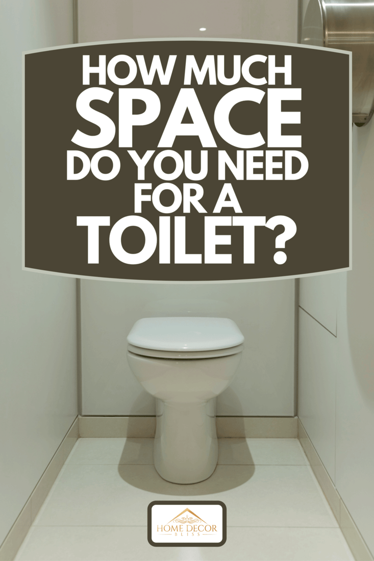 Toilettes modernes avec sol carrelé, panneaux de verre opaques et mécanisme de chasse caché, De combien d'espace avez-vous besoin pour une toilette ?