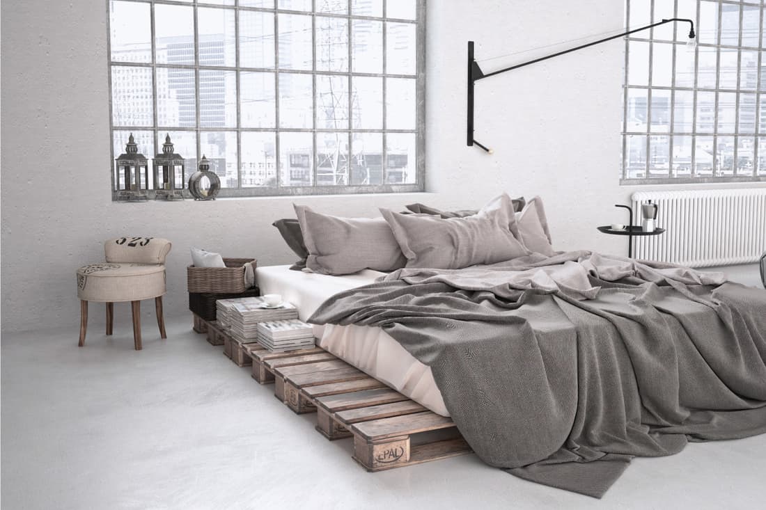 Modern Bedroom With Pallet Bed 