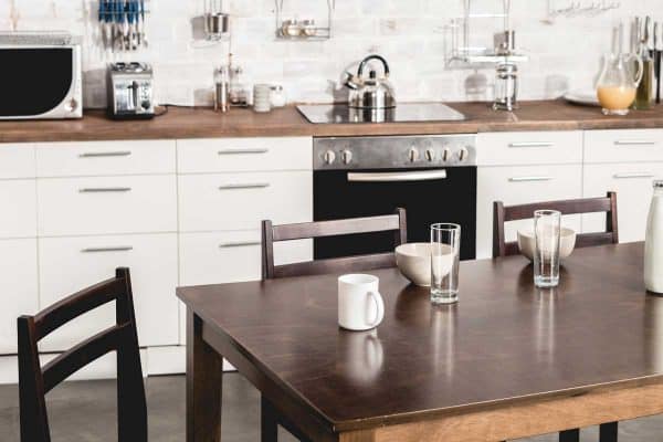 Read more about the article What Color Kitchen Table Goes With White Cabinets?