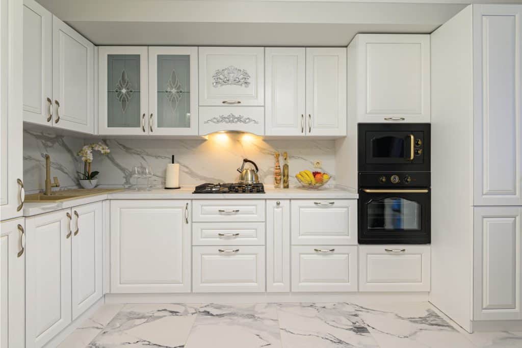 What Color Floor With White Cabinets? - Home Decor Bliss