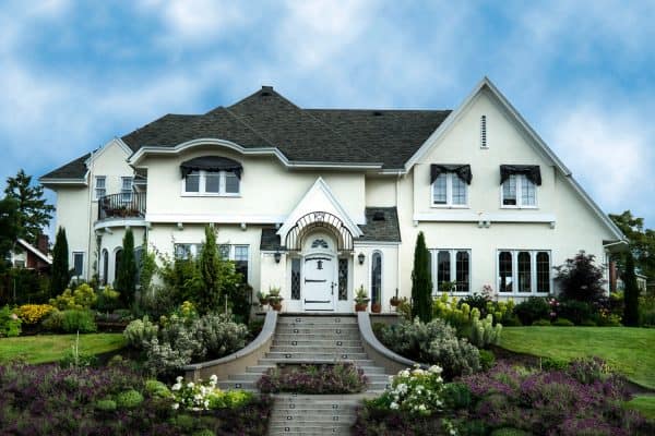 Read more about the article What Color Stucco Goes With Black Roof? [5 Excellent Options Explored!]