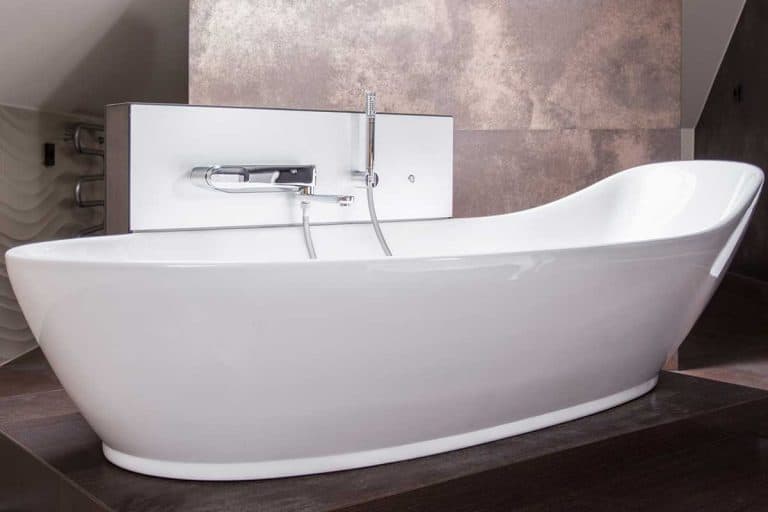 High-gloss white acrylic bathtub in modern bathroom interior, 2 Fool-Proof Methods To Remove Rust Stains From An Acrylic Tub Or Shower