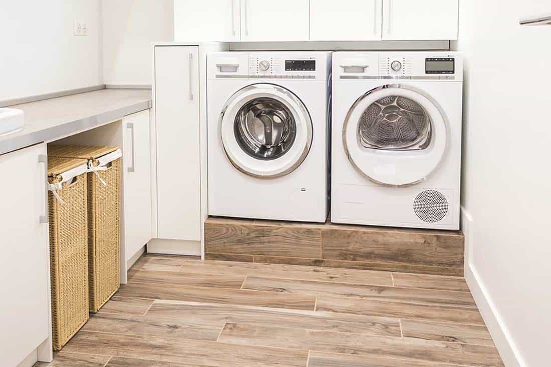 Modern style laundry room with wooden floor, 15 Great Laundry Room Floor Ideas