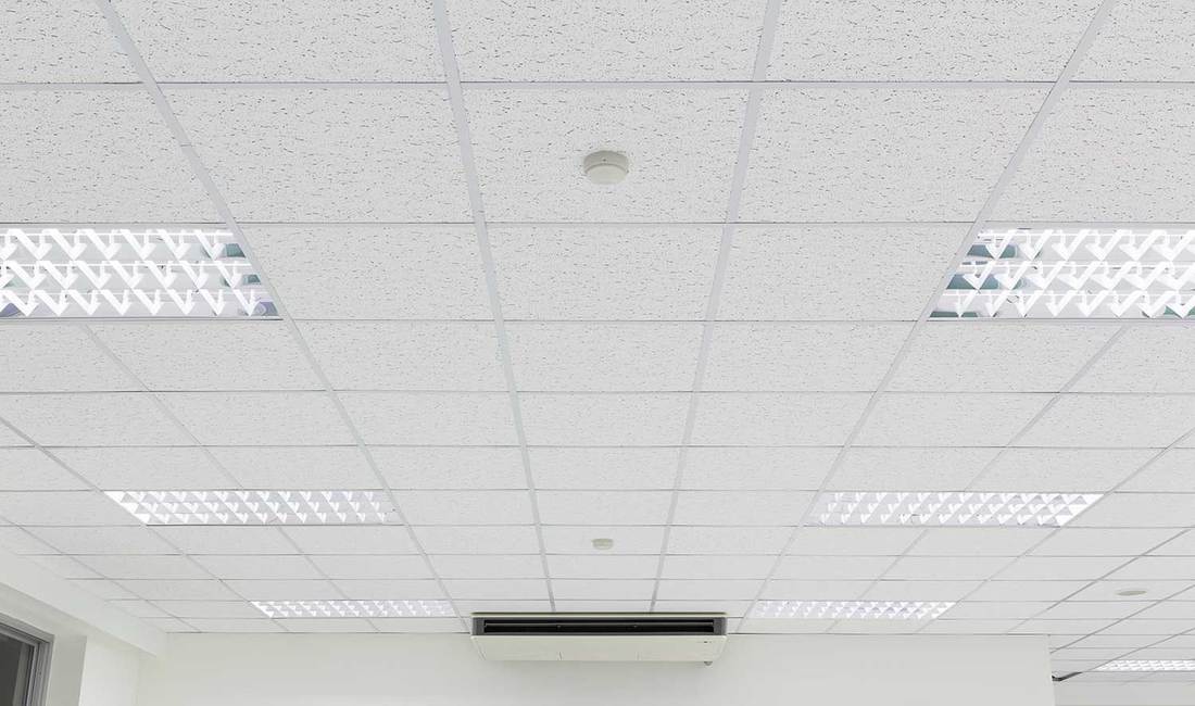 Suspended white ceiling with lighting