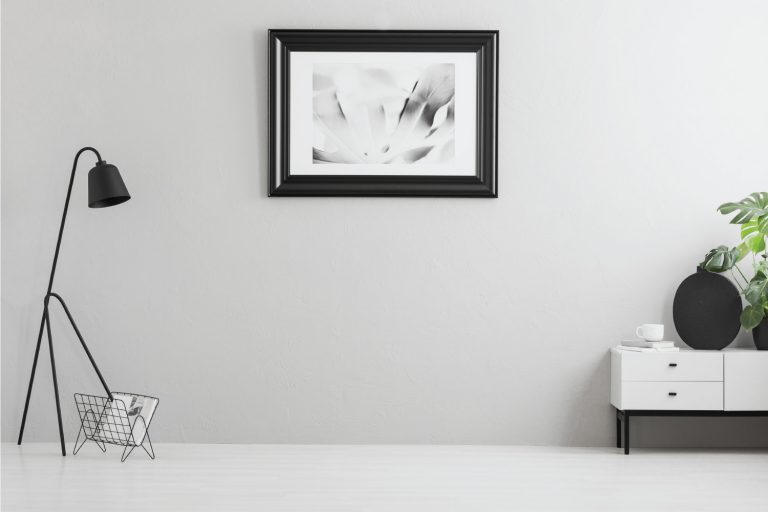 What Color Picture Frames Go With Grey Walls?