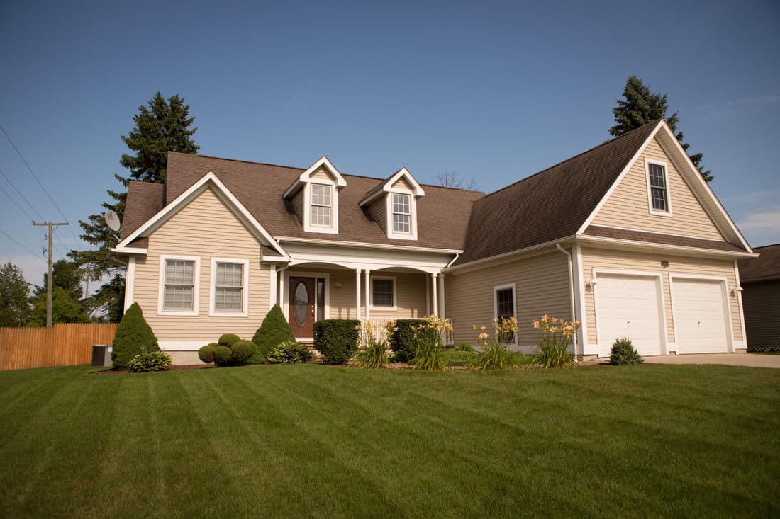 Exterior of a modern ranch style house with a huge green lawn, Do Ranch-Style Homes Have Attics Or Basements?