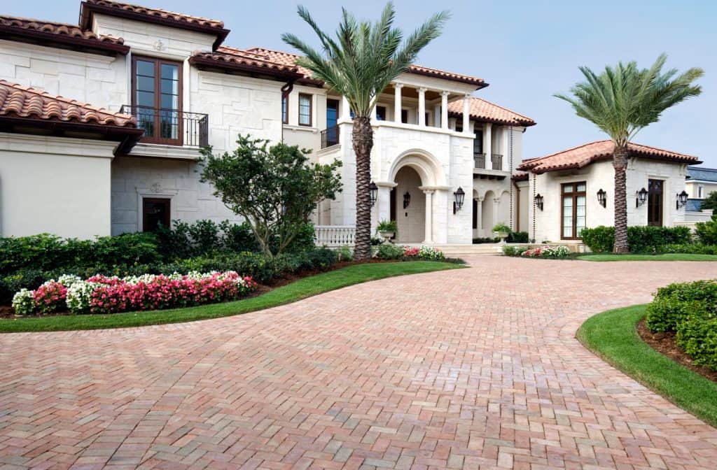 Vivre de luxe dans cette belle maison de domaine avec des pavés de briques