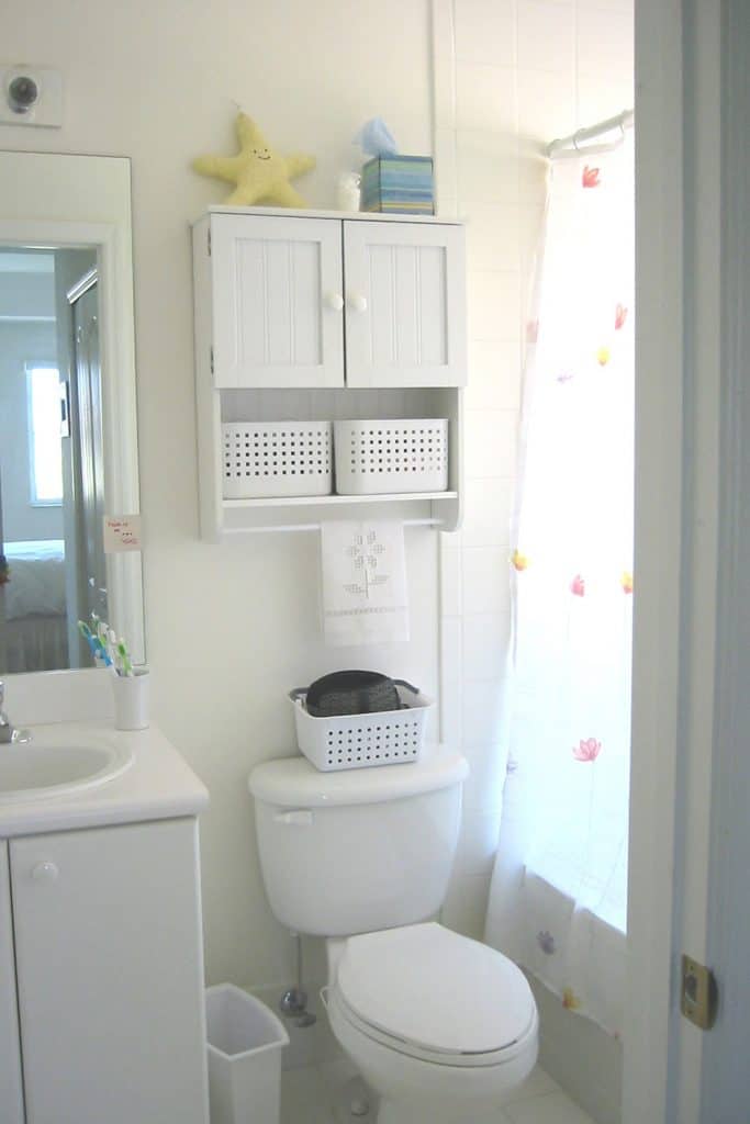 Should You Hang Towels Over The Toilet And How High Above Home Decor Bliss - Best Place To Put Towel Bar In Bathroom