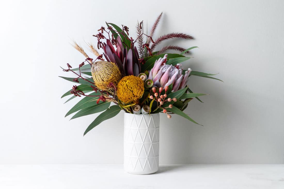 Gorgeous flower arrangement on a gray background, 15 Modern Flower Arrangement Ideas You Should See