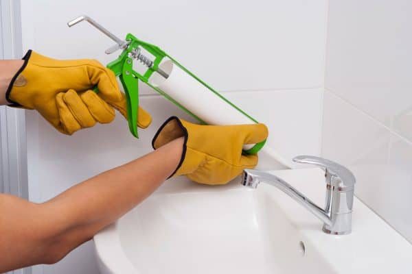Read more about the article 7 Types Of Caulk For The Bathroom [And Which To Choose]
