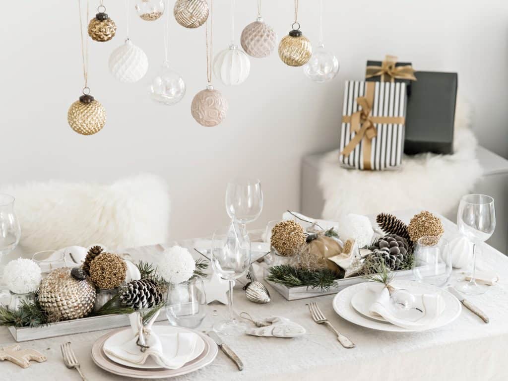 Elegant New Years Party Decoration For Dining Room.