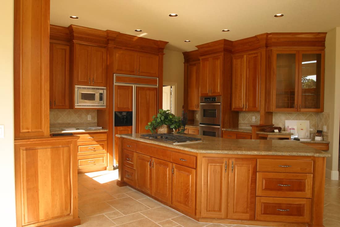 What Color Floor Goes With Oak Cabinets? - Home Decor Bliss What Color Flooring With Oak Cabinets