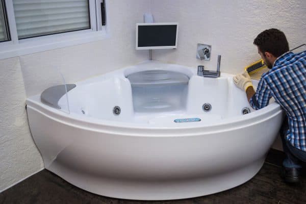 Read more about the article How To Update An Old Jacuzzi Tub – 3 Methods To Consider