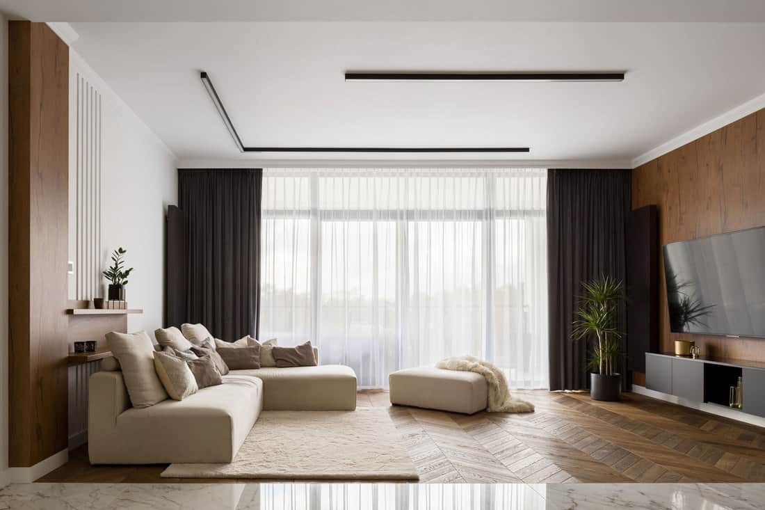 Luxury living room with big beige corner sofa and wooden floor and wall decoration, What Color Walls Go With White Ceiling?
