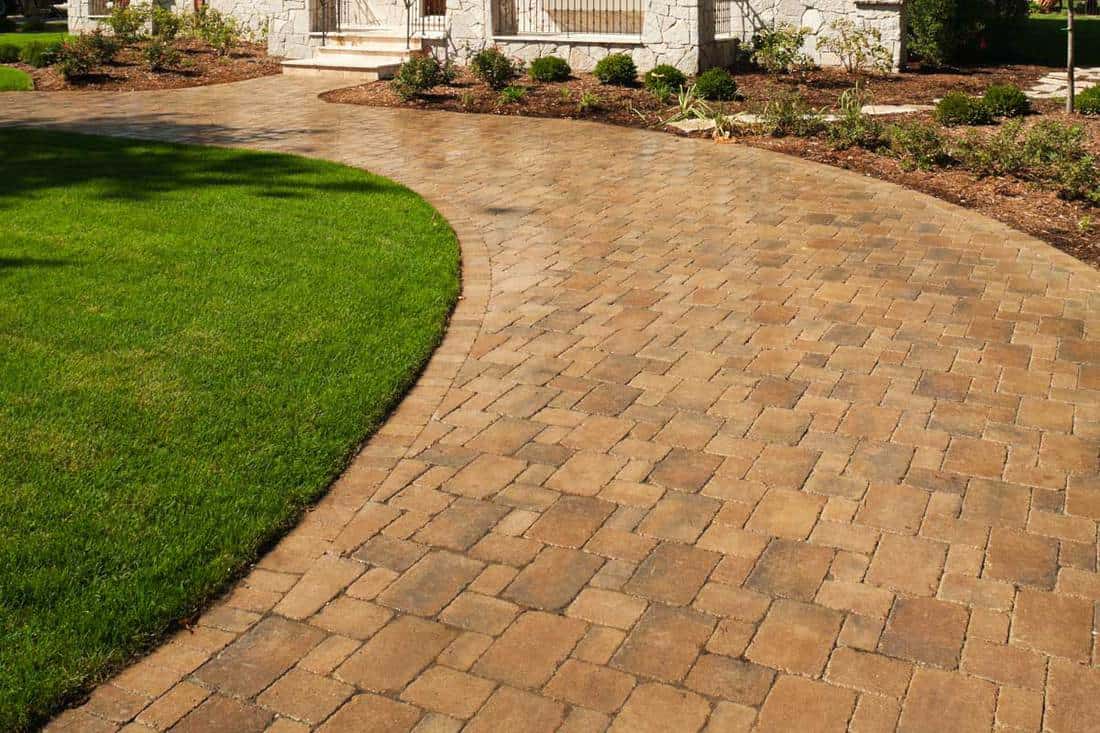 Paver driveway leading to a new mansion, What Color Pavers Go With A Brown House?