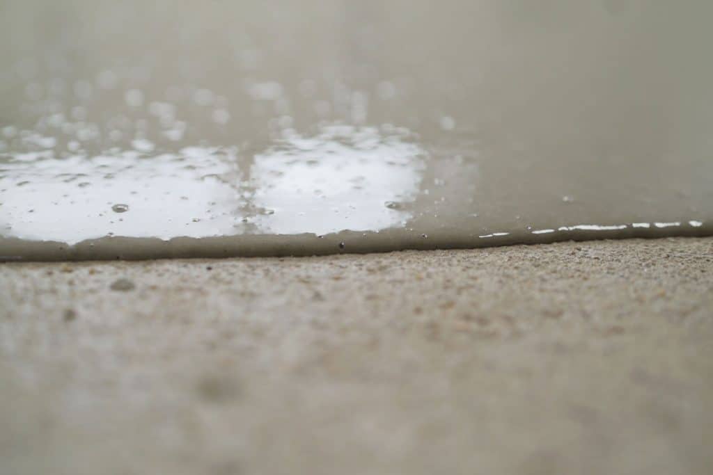 Pouring concrete floor filling