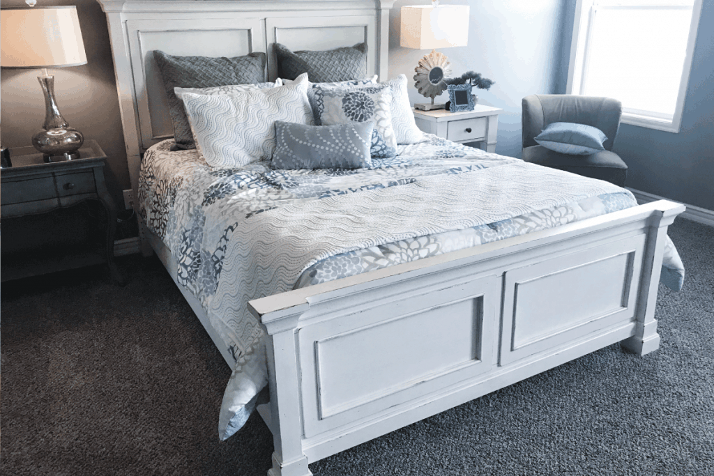 master-bedroom-with-light-blue-bed-linen,-gray-carpet.-What-Is-The-Best-Color-For-Bedroom-Carpet