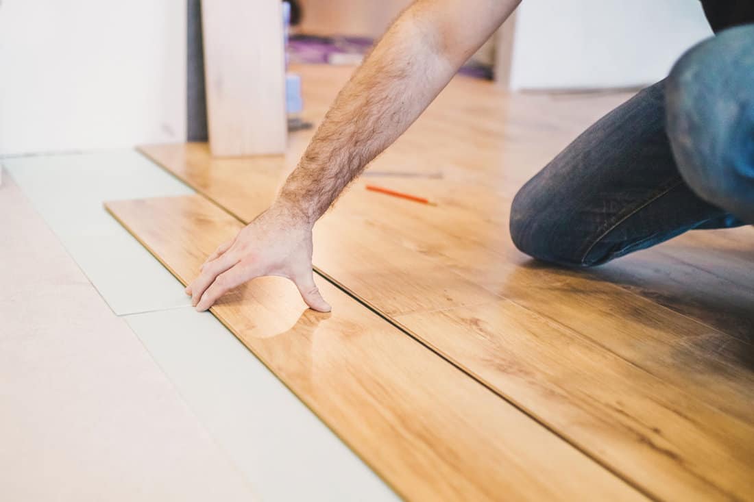 mitation of a wooden floor - an inexpensive qualitative laminate