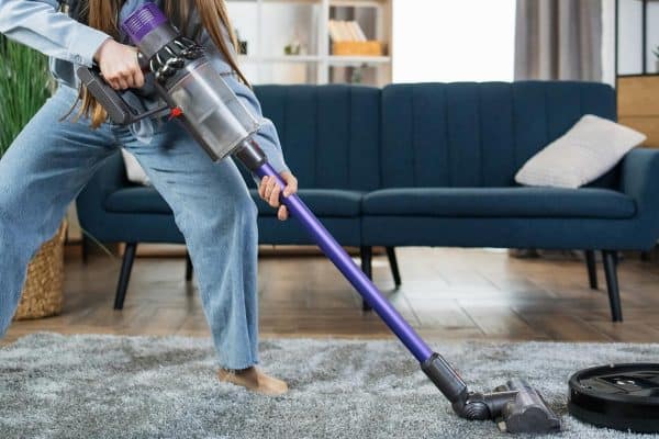 Read more about the article Dyson Cordless Vacuum Pulsing Off And On – What To Do?