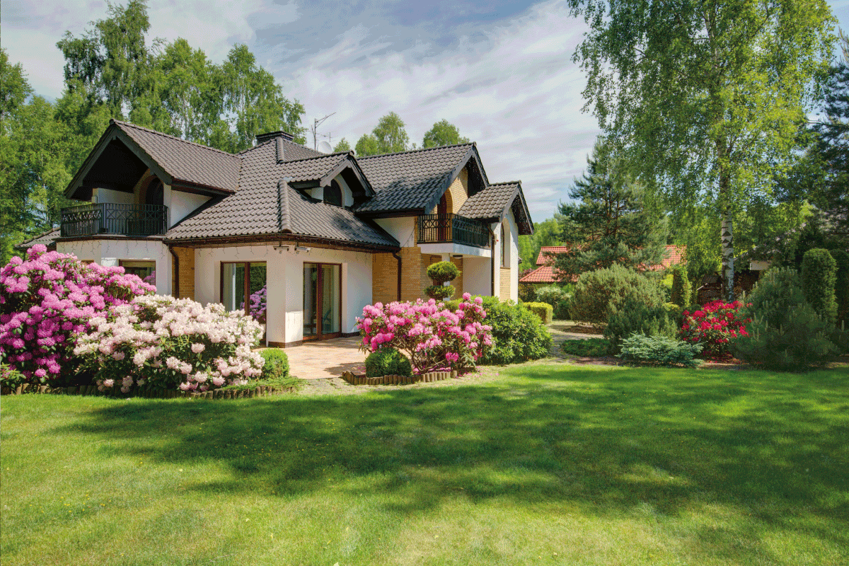 Elegant new villa with backyard. 15 Landscaping Ideas Around House Foundation