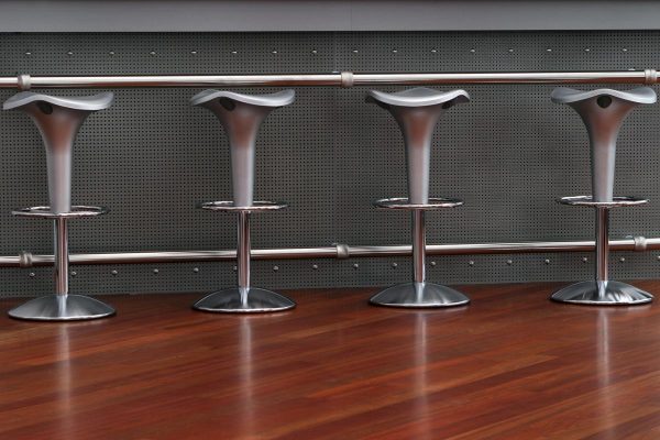 Read more about the article 11 Great Bar Stools Ideas For Your Kitchen