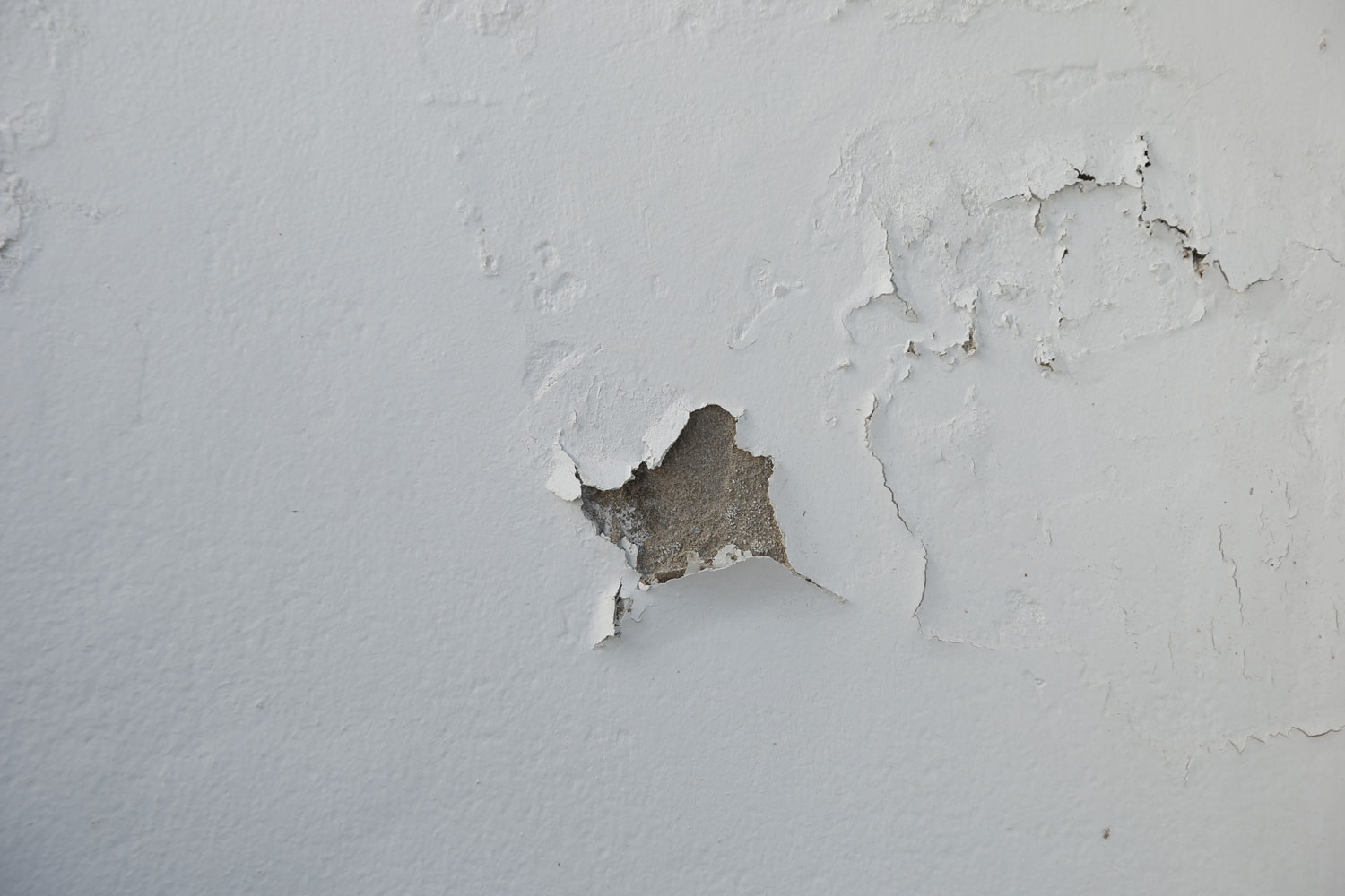 Advantage of using putty wont damage walls