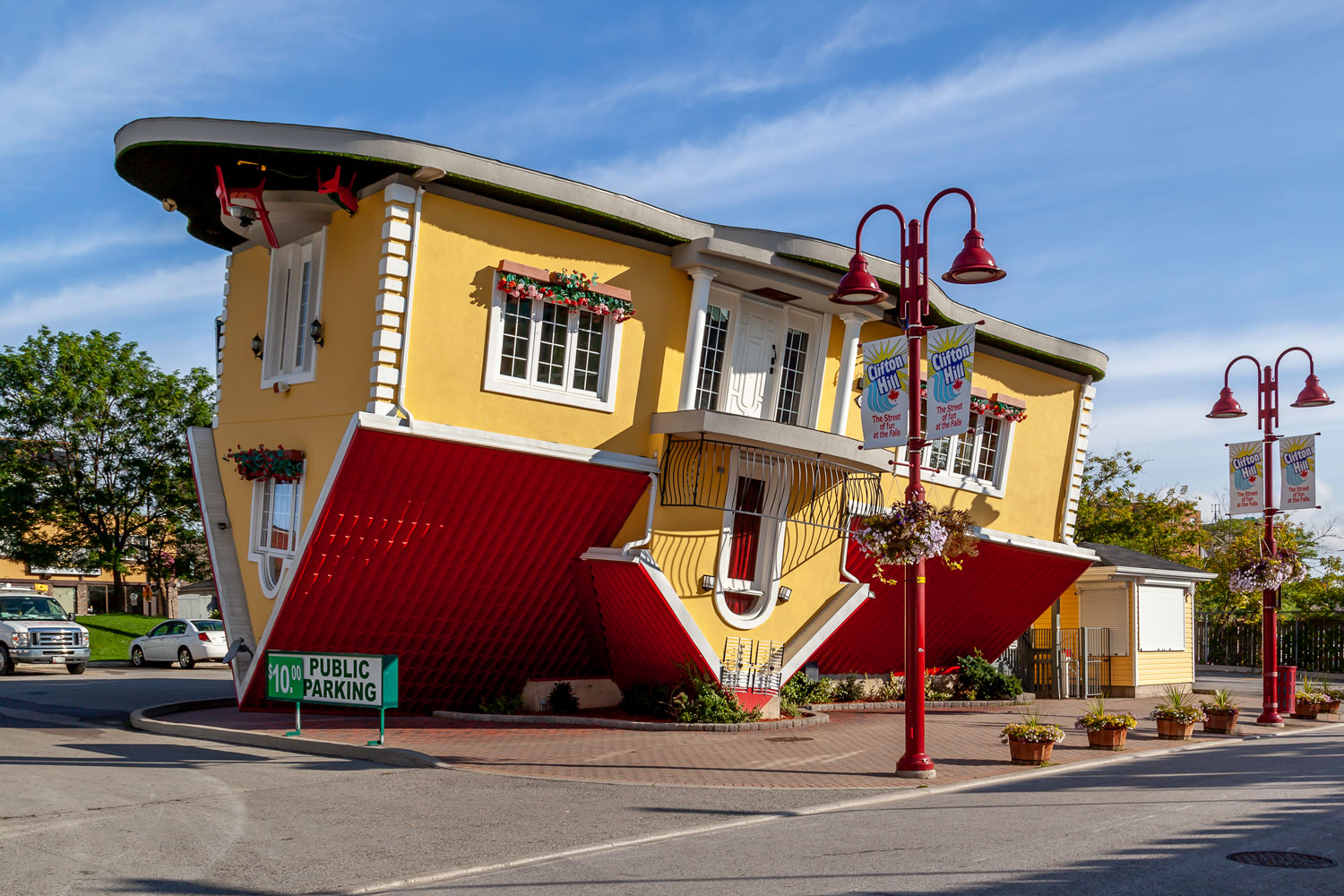 An awesome looking upside down house, 11 Crazy Upside Down Houses You Won't Believe Are Real!