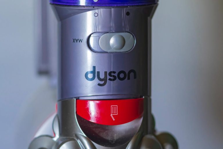 Popular vacuum cleaner from the company Dyson, Dyson Flashing Red Light - What To Do?